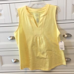 ST John’s Bay-NWT- Lady’s Sleeveless Shirt-Size M